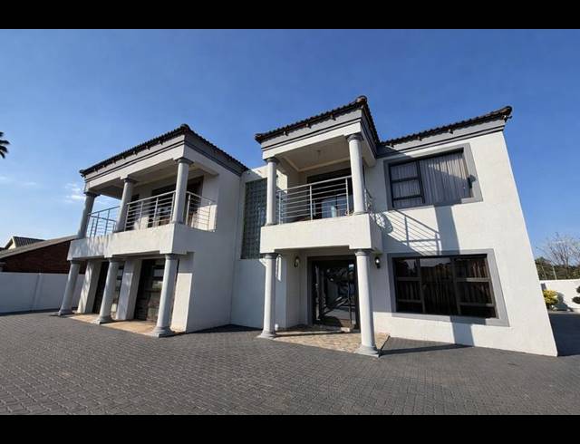 5 BEDROOM HOUSE FOR SALE IN THE ORCHARDS